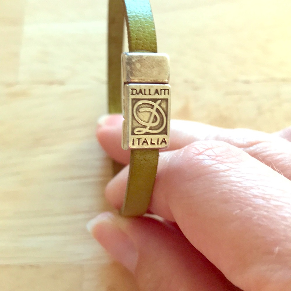 Green Italian bracelet with magnetic silver clasp